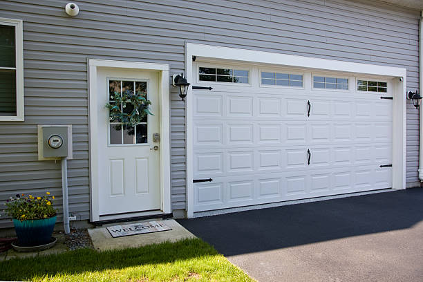24/7 Emergency Garage Door Panel Replacement experts in Kinsey, AL